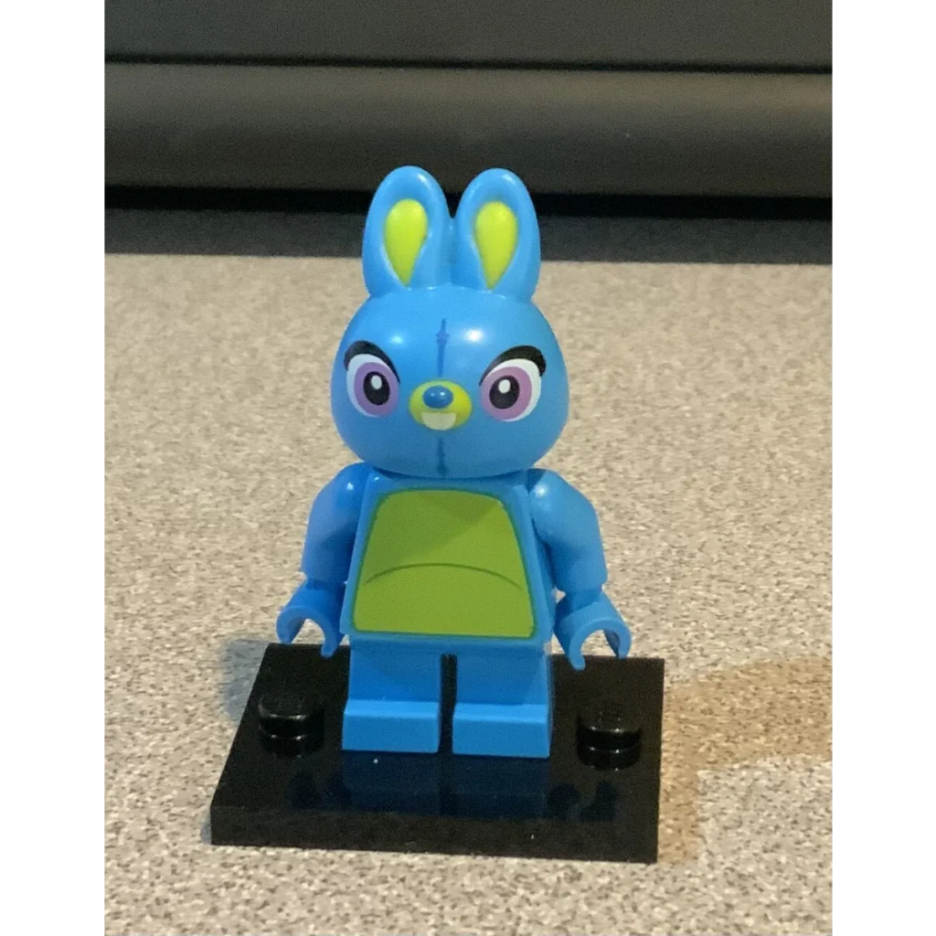 Lego bunny store