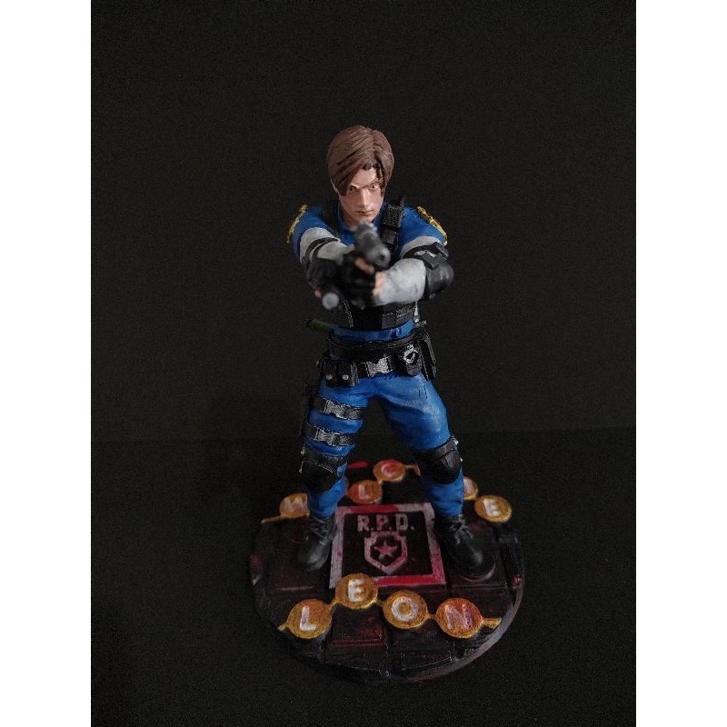 Figure grande Leon S Kennedy - Resident Evil 2 remake + BASE RPD
