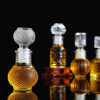 Elegância Kit 6 Mini Licoreiras de Vidro 50ml - Perfeito para Lembrancinhas de Casamento e Ocasiões Especiais