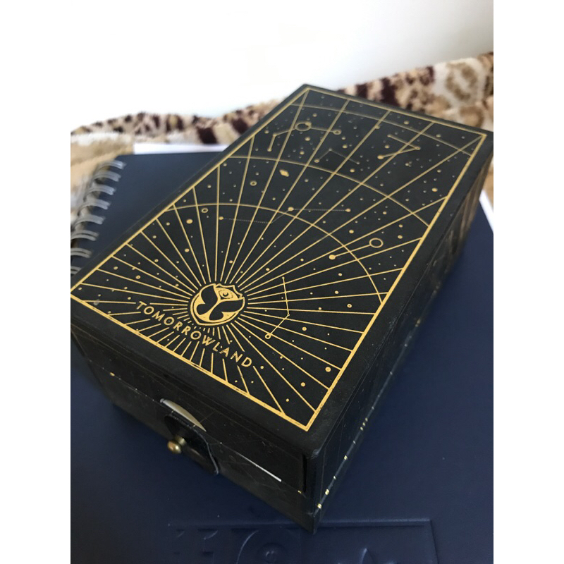 caixa Tomorrowland the reflection of love