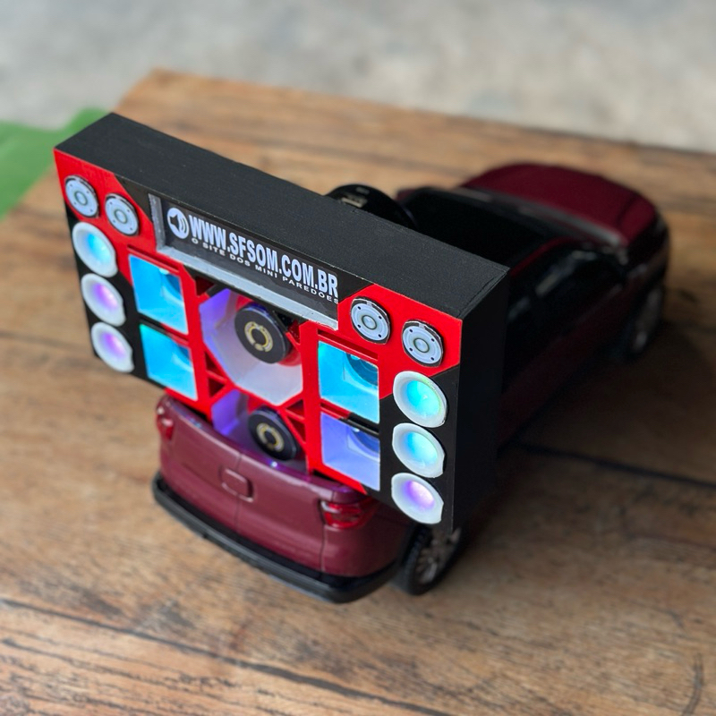 mini paredão de som com bluetooth e bateria e leds, carrinho fiat toro