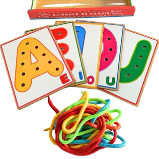 Kit 5 Alinhavos Vogais Brinquedo Educativo Pedagógico em MDF 5 Placas 5 Cadarços coordenação motora