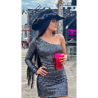 vestido feminino curto brilhoso com franjas na manga estilo pecuária, rodeios, shows sertanejos 😍