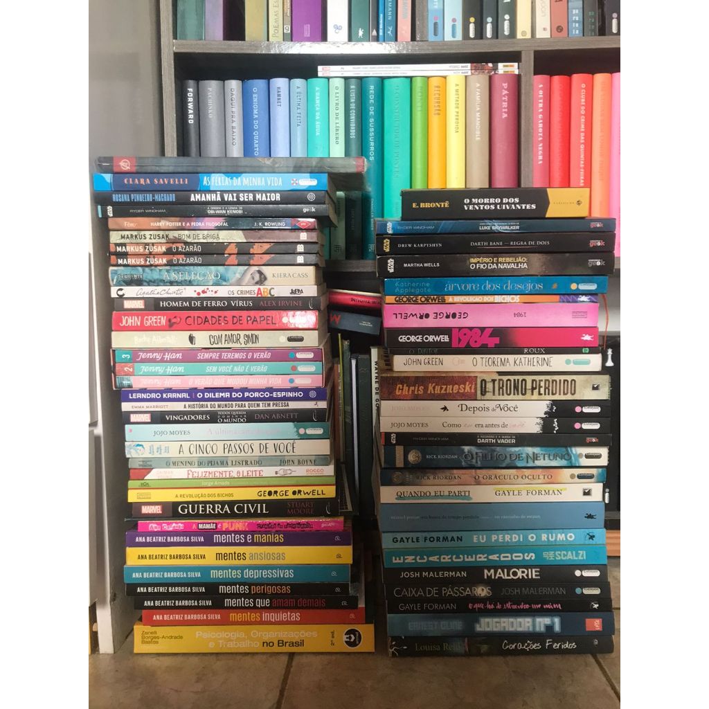 Livros novos e semi-novos 18 reais cada
