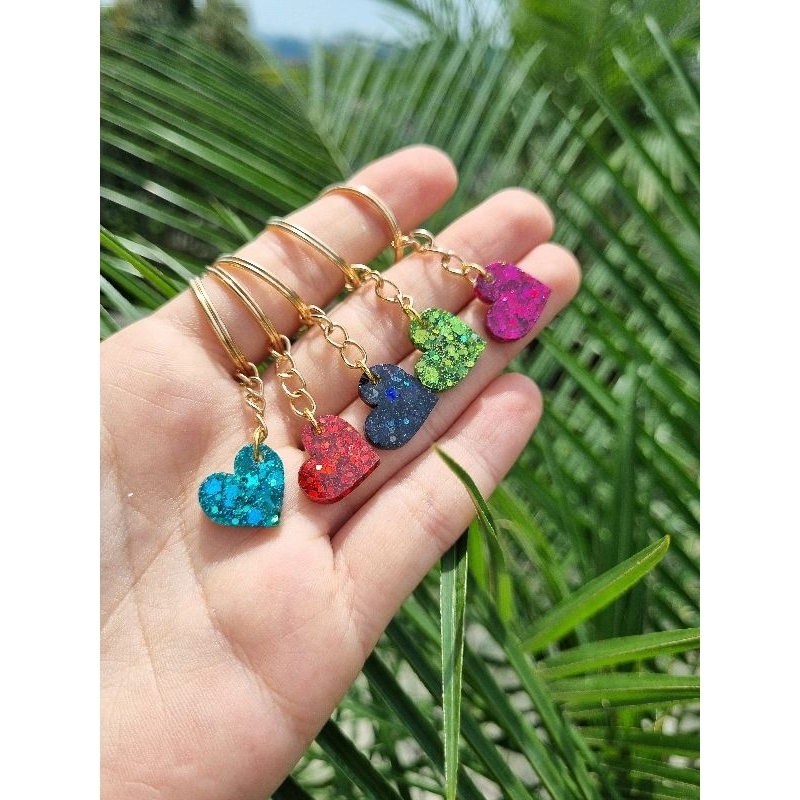 kit 50 mini chaveiros coração feitos em resina para lembrancinha/mimo