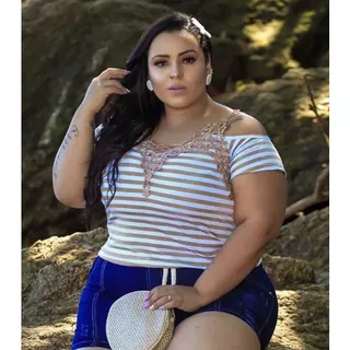 Blusa Plus Size com Renda Bordado De Manga Cigana e Alça