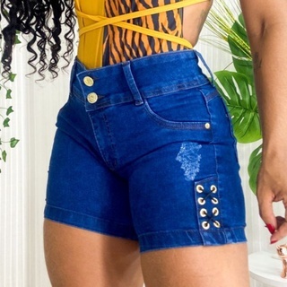 Shorts Curto Com Detalhe em Ilhós