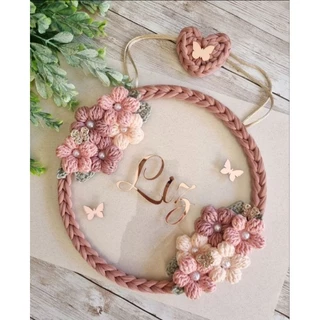 Consulte nome antes da compra, Porta maternidade com flores em dobro (apenas para nomes curtos) de acrílico e Crochê de flores, borboletas, tema Jardim, para nomes curtos