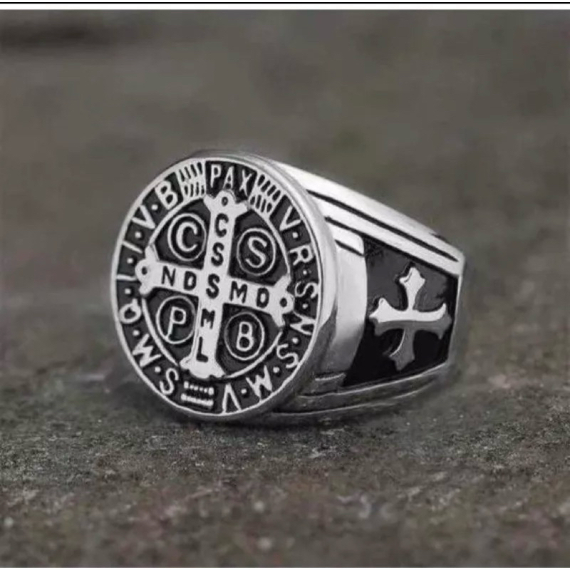 Anel Masculino São Bento Cruz Sagrada Aço Inoxidável Maciço Escrita Alto Relevo