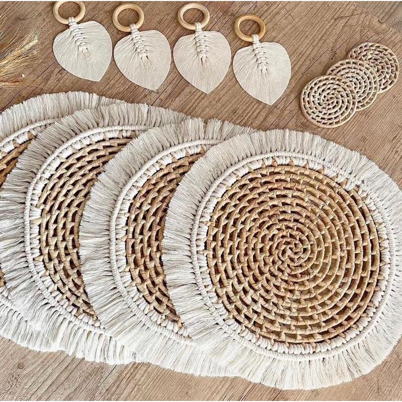 Kit 1 Sousplat/suplat/supla/suplá + 1 Porta Copos Em Macramê e Palha.