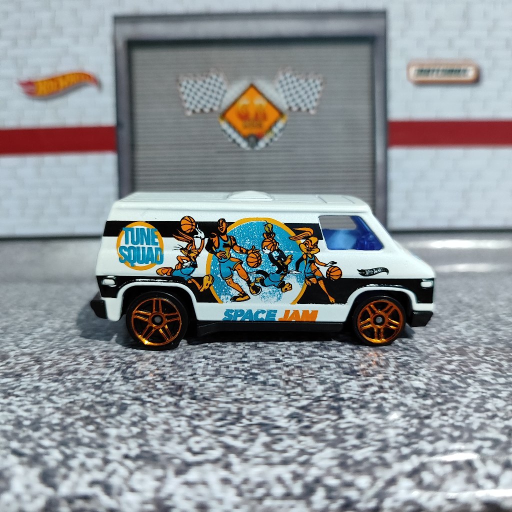 Hot Wheels 70s Van (Space Jam) 2021 -Loose