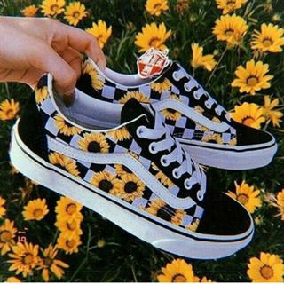 Vans preto hotsell com rosas vermelhas