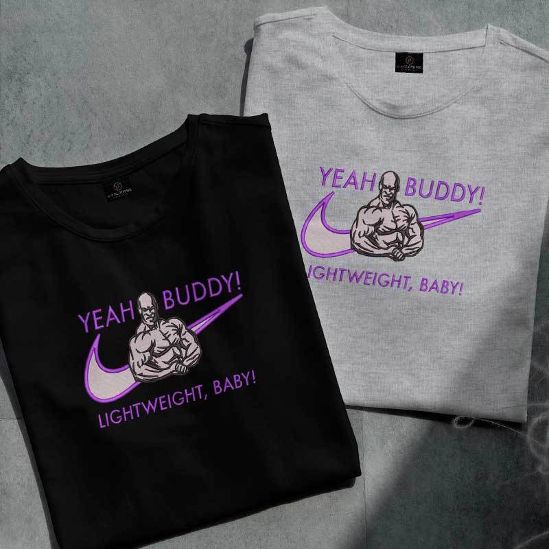 Camiseta NlKE GYM "RONNIE COLEMAN: LIGHTWEIGHT, BABY" BORDADA - 100% ALGODÃO