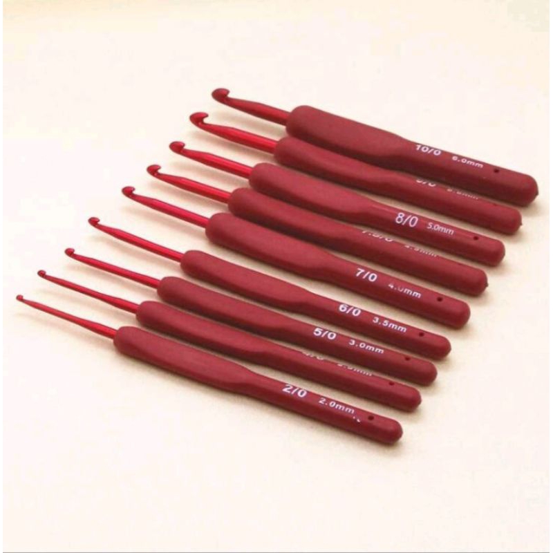 Agulhas para croche em aço inoxidável com cabo de plástico, cor vermelha, tamanhos : 2,00 à 6,00mm ( a unidade)
