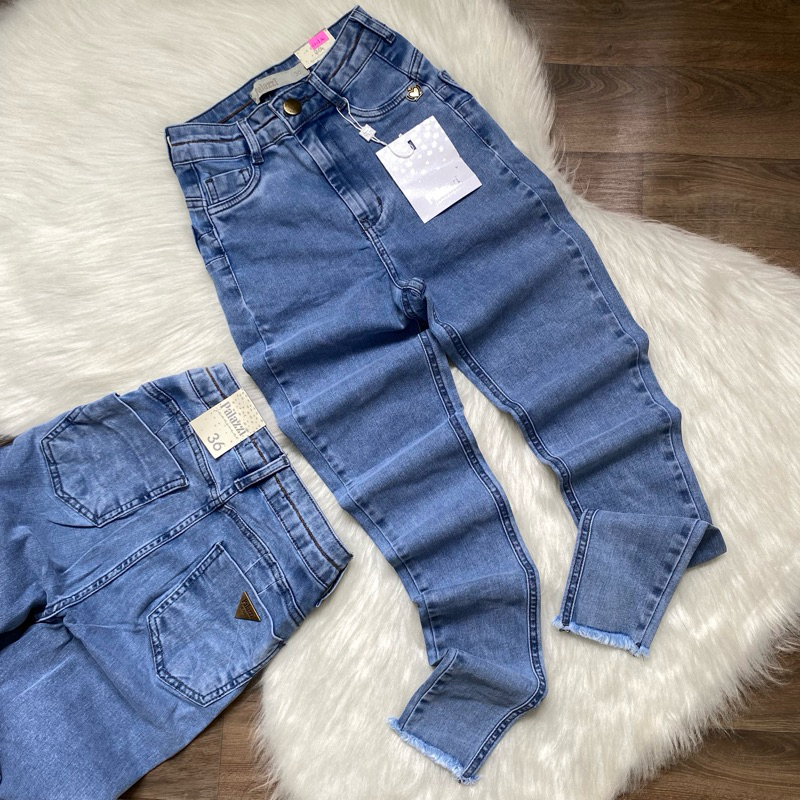 Calça jeans skinny cintura alta modeladora feminina lavagem clara