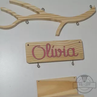 Galho de pinus com placa (COM OU SEM balanço) com nome em mdf colorido (adesivado vinil) ou acrilico