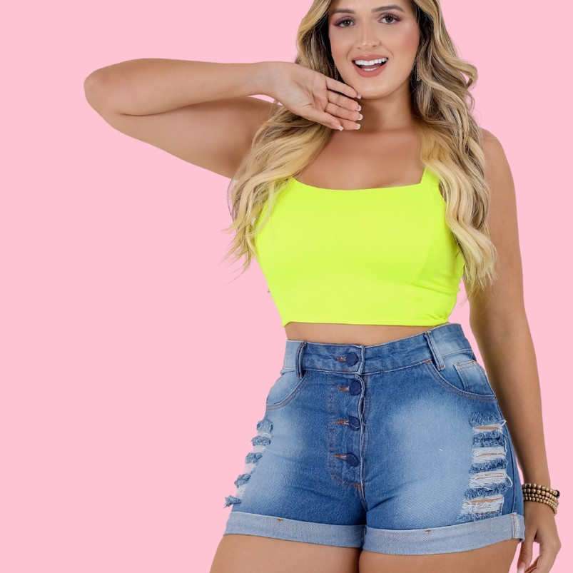 Short Jeans Feminino Cós Alto Barra Dobrada Rasgado 4 Botões Coberto Esbanje Elegância - Bermuda Unique style.
