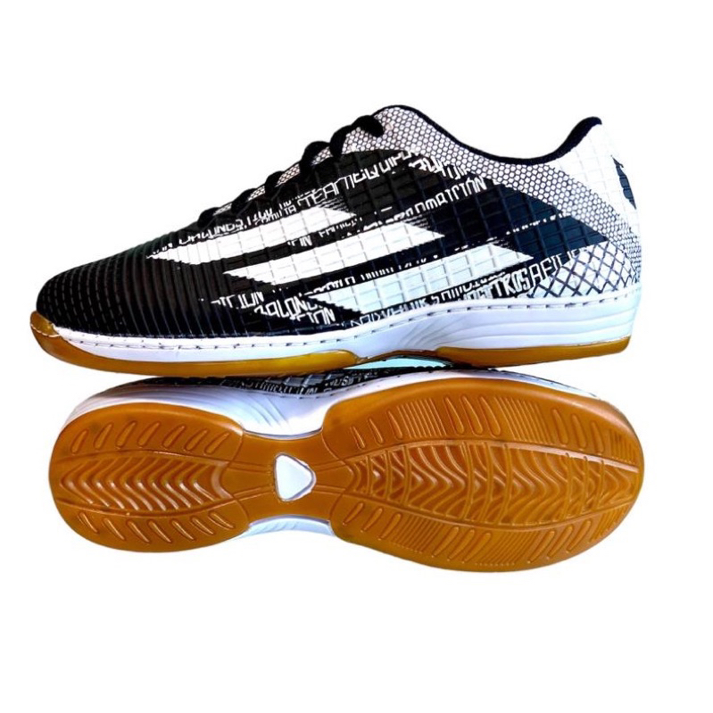 Chuteira Futsal Athena Quadra/Salão Preto e Branco Sola Costurada Profissional
