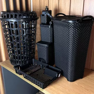 Kit Lar Aconchegante com 07 Peças, Cesto Telado 60 litros + Cesto Rattan 50 litros + Escorredor + Lixeira 07l + Lixeira 05l + Porta Detergente com Porta Esponja + Rodinho de Pia