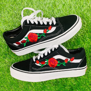 Tenis vans preto store com flores vermelhas