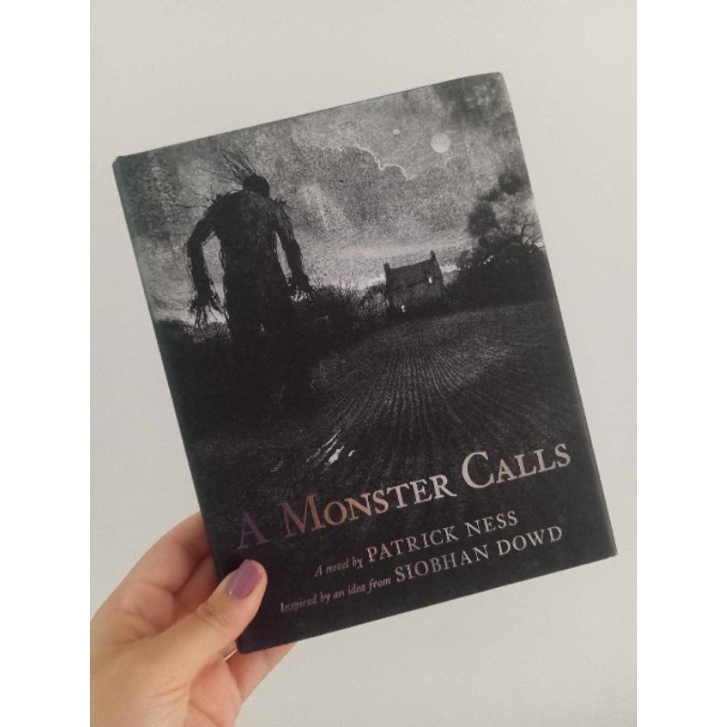 A monster calls, de Patrick Ness - EDIÇÃO EM INGLÊS | Shopee Brasil