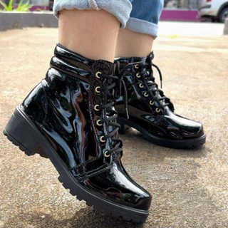 Coturno Bota Verniz Feminino Fivela Tratorado Cano Baixo Saltinho Confortável Blogueira