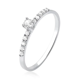 Anel solitário em prata 925 com zirconias cravejadas