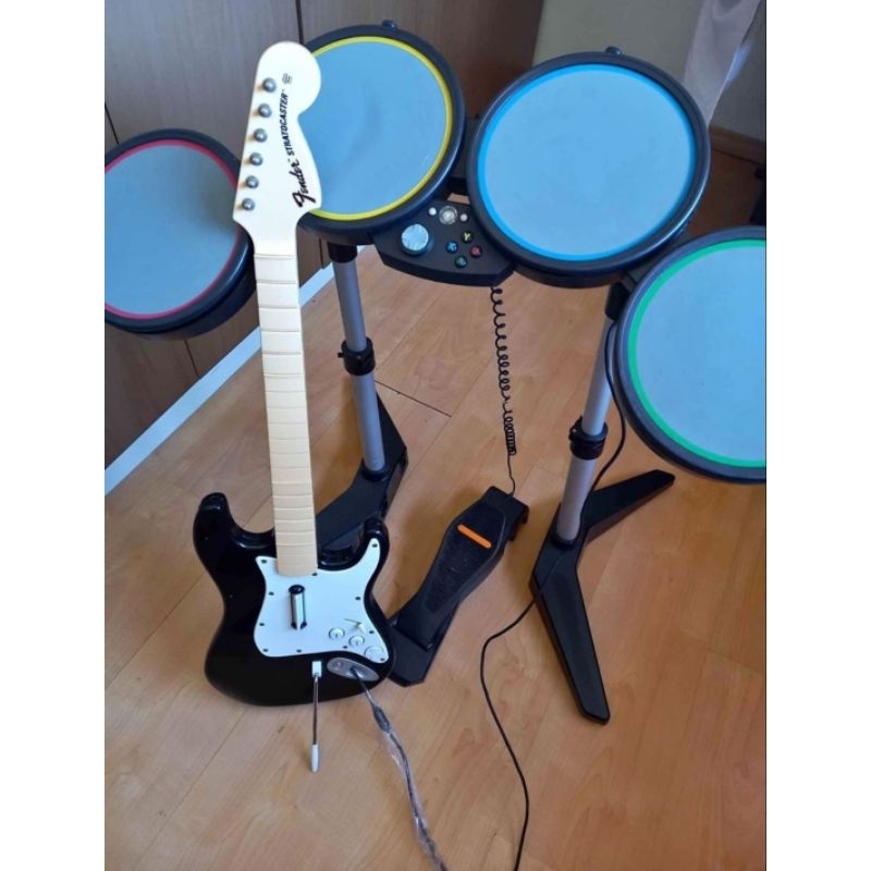 BATERIA, GUITARRA , 1 JOGO, 1 MICROFONE E DJ HERO PARA XBOX 360