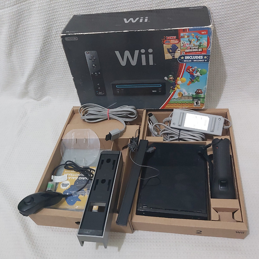 Nintendo Wii Console Super newest Mario Bundle