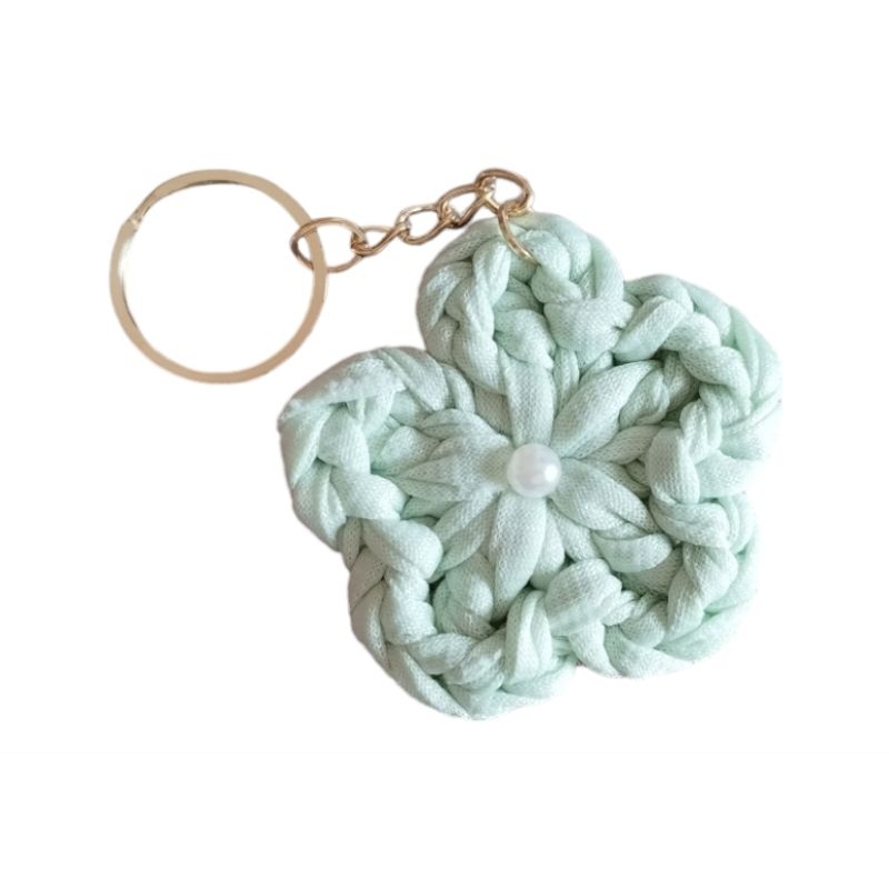 chaveiro flor fio de malha( lembrancinha, crochê, presente)