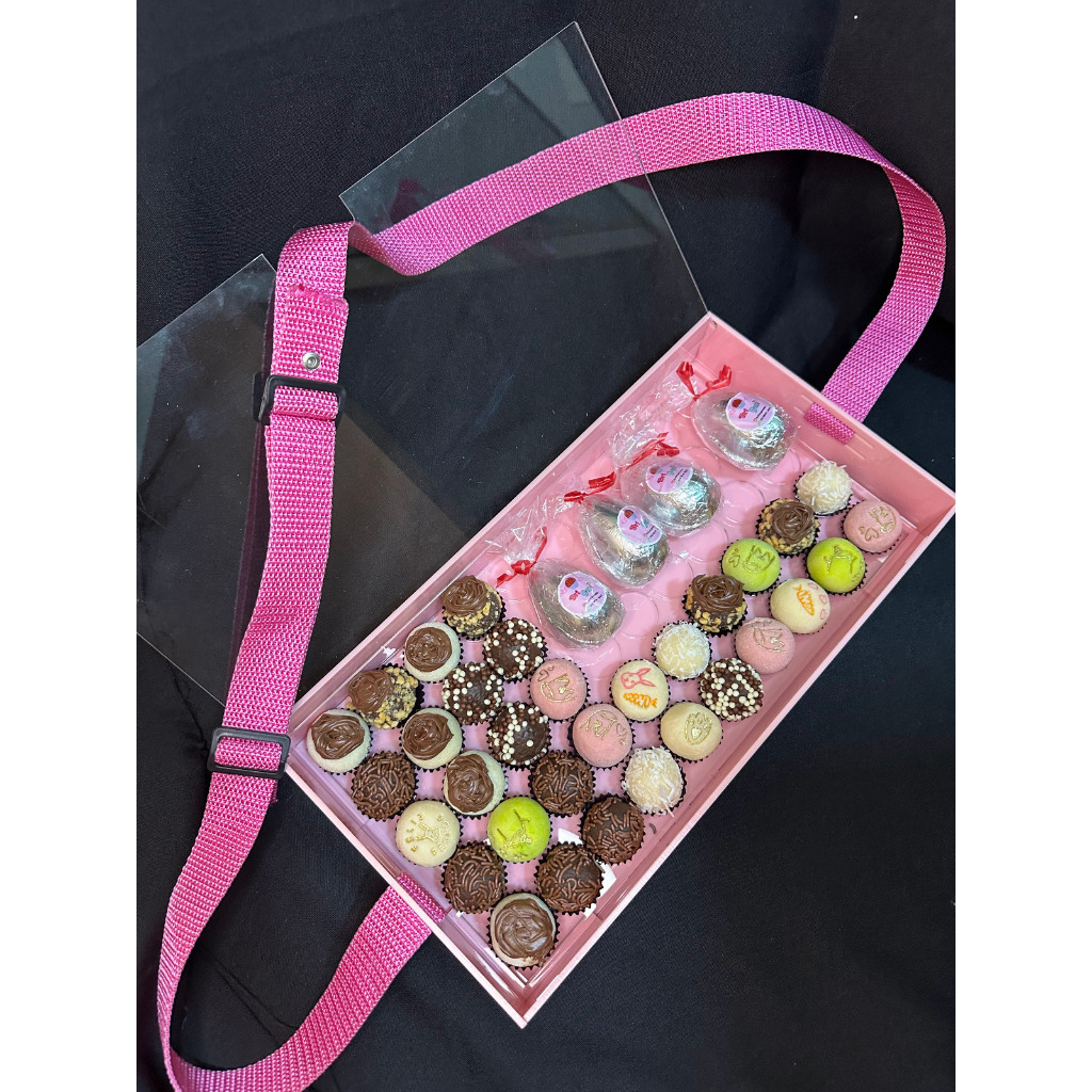 Expositor de acrílico para doces brigadeiros com pegador e alça removível