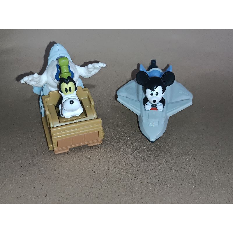 2 Personagens Parque Disney Mc Donalds