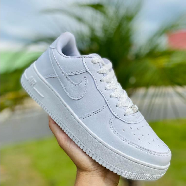 Queima de preços! Tênis Nike Air Force, na cor branco, unissex, numeração  do 34 ao 43, resistente, confortável, hoje com 40% desconto!