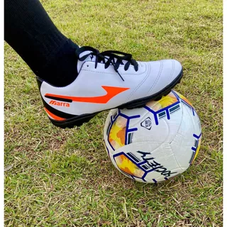 Chuteira Society Costurada cor Branco/Preto/Laranja Super Reforçada Tênis Futebol Quadra Society Adulto Juvenil Unissex