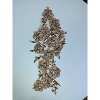 Aplique de renda com miçangas