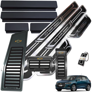 Soleiras e pedaleiras aço inox Onix Hatch 2020 adiante com vinil protetor