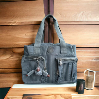 Bolsa Transversal Grande Feminina Masculina Cabe Notebook em Nylon com Bolsos Frontais Com Macaquinho