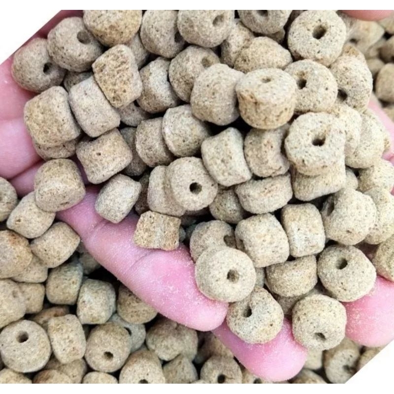 Ração para ceva Acquamil 22% proteínas furadinha saca 20kg