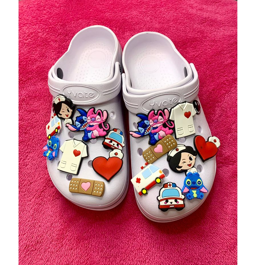 SAPATO CROCS ENFERMAGEM MAIS 15 APLIQUES / BOTON ENFERMAGEM ATENÇÃO LER ...