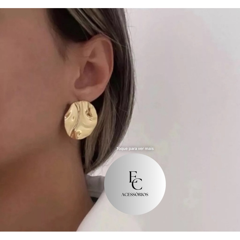 Brinco Redondo Martelado Texturizado Banhado a Ouro 18K