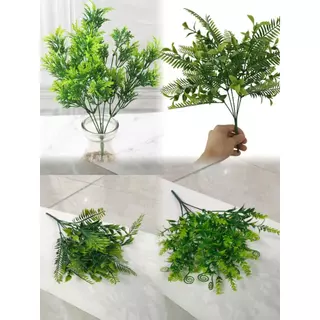 Grama decorativa de planta verde simulada