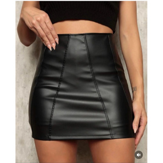 Shorts saia feminina de couro fake e detalhes frontal
