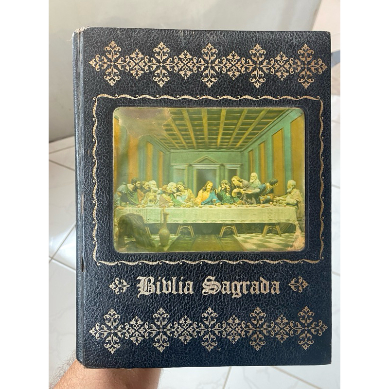 Bíblia Sagrada Ilustrada antiga | Shopee Brasil