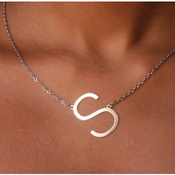 Colar de letra S Grande | Shopee Brasil