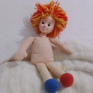 Boneca Emília usada