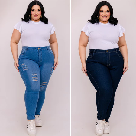Modelo plus size vestindo calça jeans clara com rasgos e calça jeans escura