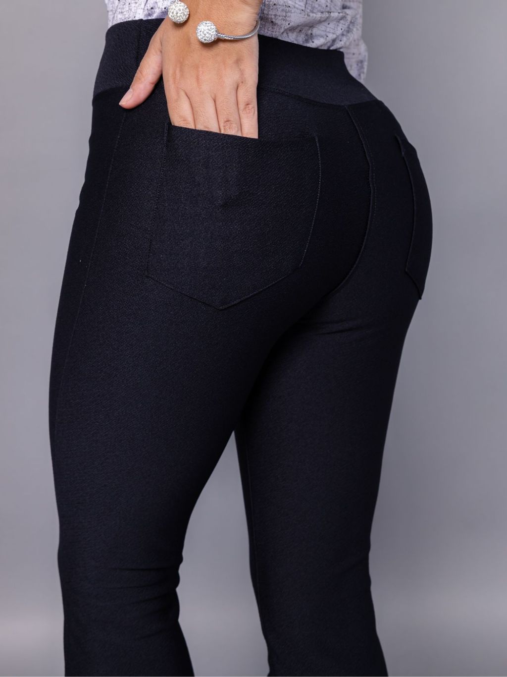 Legging Empina Bumbum Com Bolsos Traseiro Azul Marinho