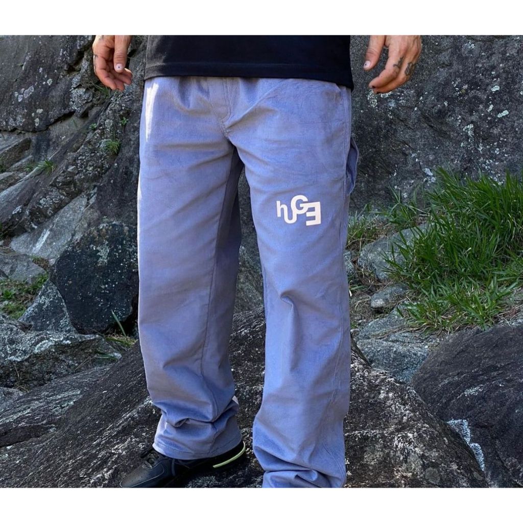 Calça Huge Veludo Azul Clara 2023