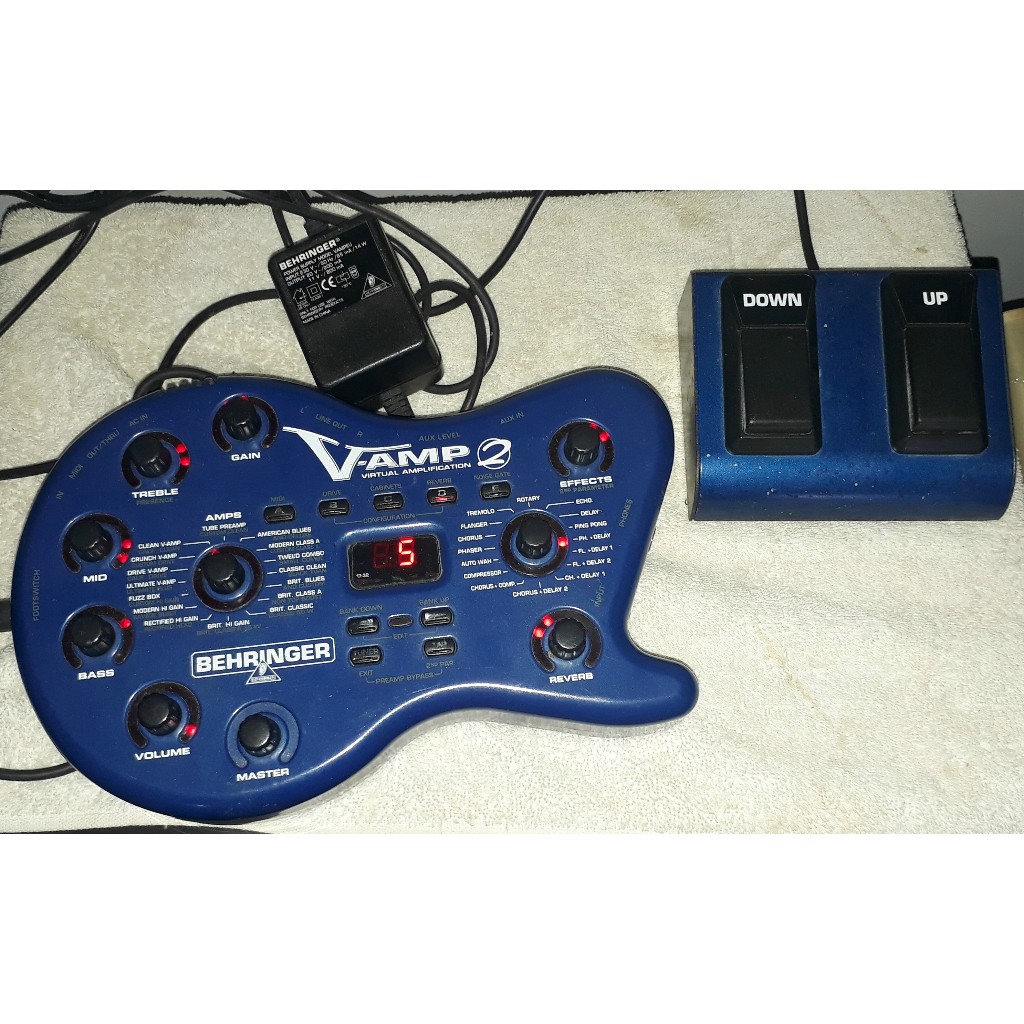 pedal Pedaleira Behringer V-amp 2 p/ guitarra fonte 220v