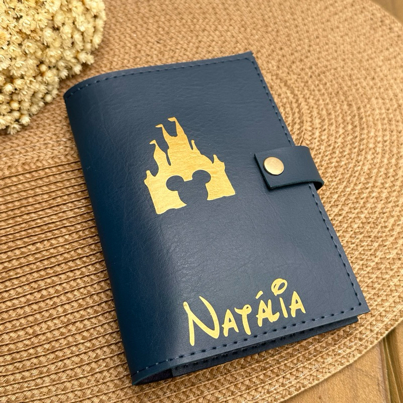 Capa Porta Passaporte Personalizado Duplo ou individual “Cabe até dois Passaportes” “com fechamento”